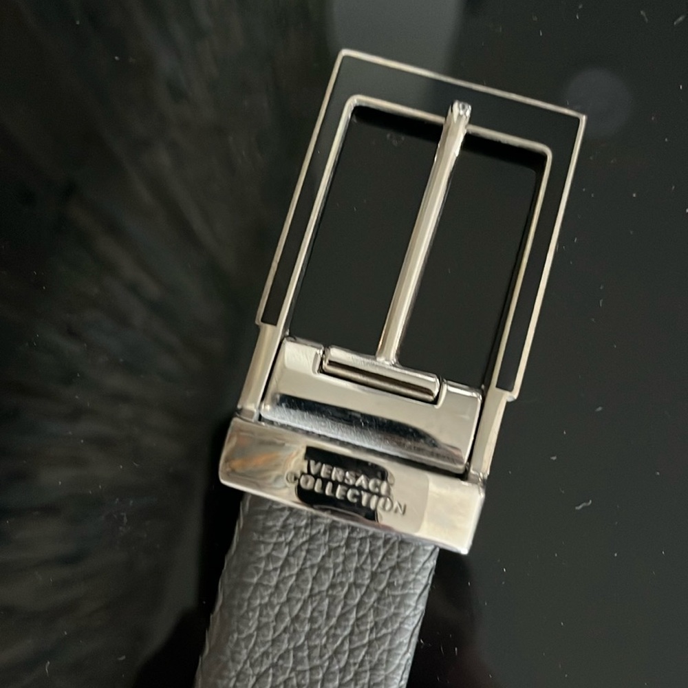 Versace Collection Men’s grey leather belt size 32 to 36. Worn only one.